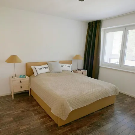 Spacious Apartment,balcony&garage 布拉迪斯拉发