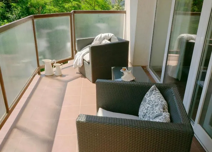 Apartment Spacious Apartment,balcony&garage *