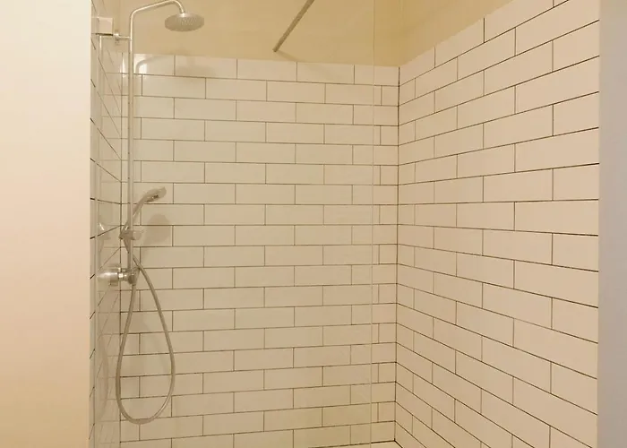 Spacious Apartment,balcony&garage Apartment *